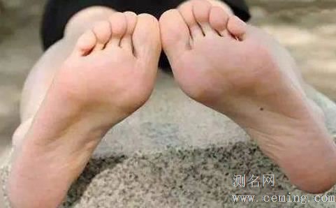 女人右脚底痣的位置图 右脚底痣代表什么
